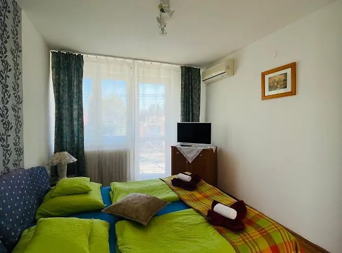 Lägenhet Gabi Haz Apartmanok*** *
